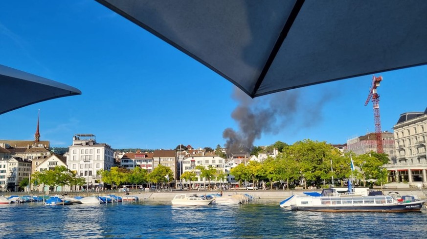 Dachstockbrand in Zürich am 29. August 2022.