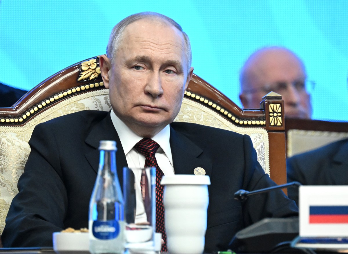 epa10916953 Russian President Vladimir Putin delivers his speech during a meeting of the heads of state of the Commonwealth of Independent States (CIS) at the Ala-Archa state residence in Bishkek, Kyr ...