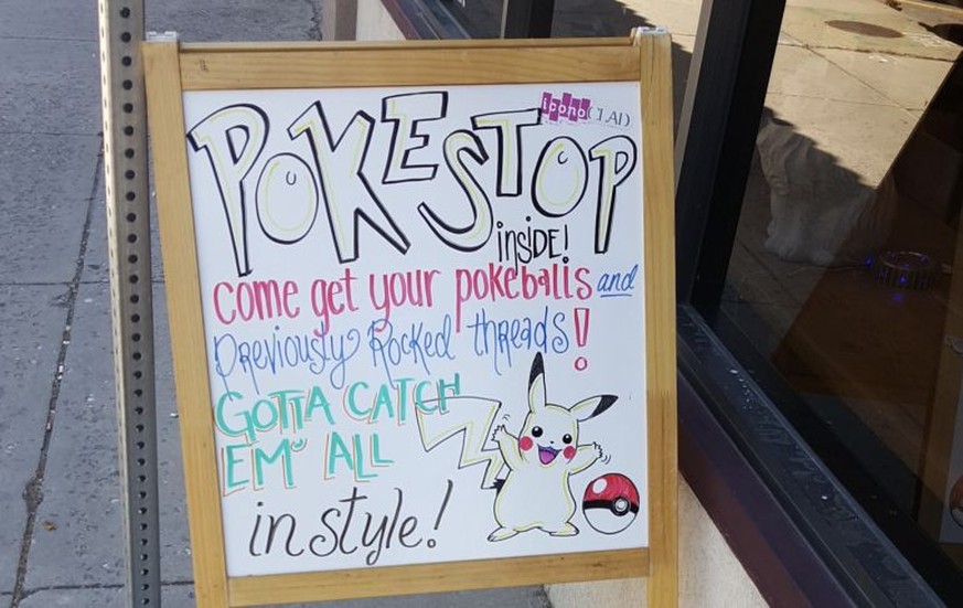 Geschäfte nutzen den Pokémon-Hype für sich.