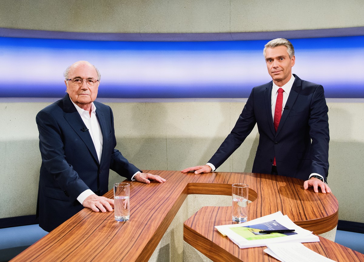 Blatter und Moderator Brotz im SRF-Studio..