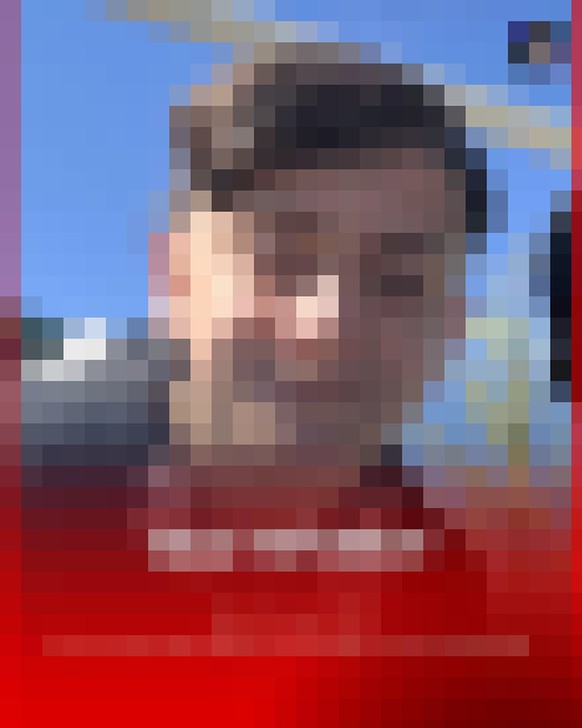 Noa spielte Fussball.