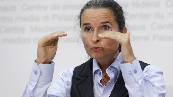 Yvette Estermann, Nationalraetin SVP-LU, spricht waehrend einer Medienkonferenz ueber die Legislaturbilanz der SVP, am Montag, 5. Oktober 2015 in Bern. (KEYSTONE/Peter Klaunzer)