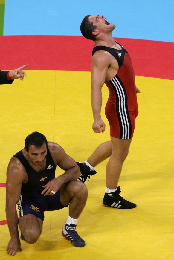 Alexei Michine, of Russia, right, celebrates after defeating Ara Abrahamian, of Sweden, during the men&#039;s Greco-Roman 84kg wrestling final bout at the 2004 Olympic Games in Athens, Wednesday, Aug. ...