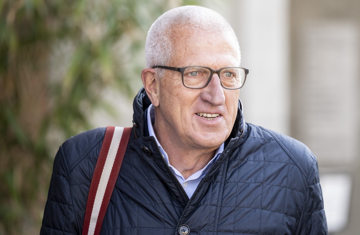 Der ehemalige Raiffeisenchef Pierin Vincenz erscheint mit Anwalt Lorenz Erni zum Raiffeisen-Prozess des Zuercher Bezirksgerichts vor dem Volkshaus, am Dienstag, 22. Maerz 2022, in Zuerich. Die Staatsa ...