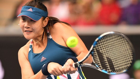 epa05733286 Ying-Ying Duan of China in action during the Womens Singles match against Venus Williams of the United States in round 3 on day five of the Australian Open, in Melbourne, Australia, 20 Jan ...