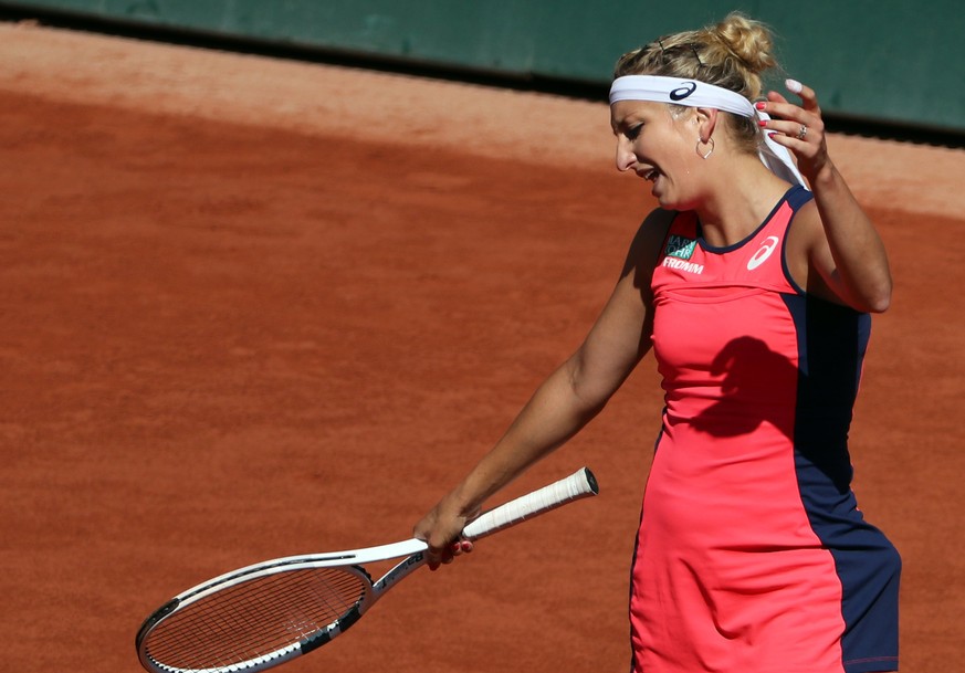 epa06016940 Timea Bacsinszky of Switzerland reacts as she plays against Jelena Ostapenko of Latvia during their women’s singles semi final match during the French Open tennis tournament at Roland Garr ...