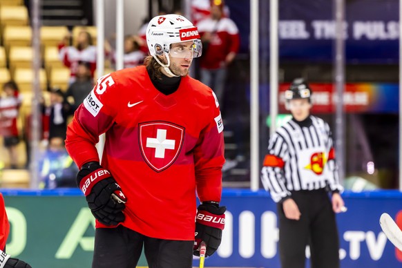 Switzerland&#039;s defender Michael Fora looks his teammates, during the IIHF 2025 World Championship preliminary round group B game between Switzerland and Norway, at the Jyske Bank Boxen, in Herning ...