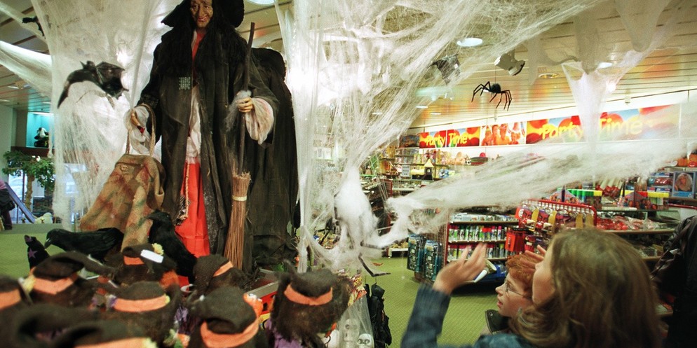 Bereits zum elften Mal findet im Zürcher Kaufleuten die legendäre Halloween-Party «Season of the Witch» statt. Der Organisator Reto Hanselmann sorgt dieses Jahr mit dem Motto «Circus» einmal mehr für  ...