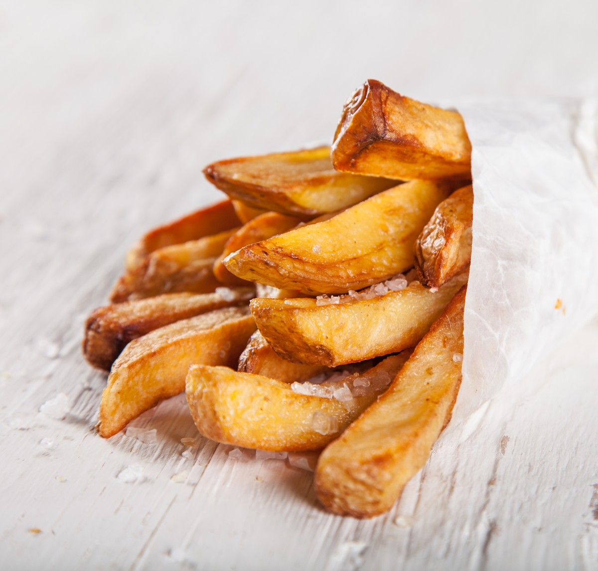 pommes frites chips french fries hausgemacht essen food kartoffel fritten Shutterstock