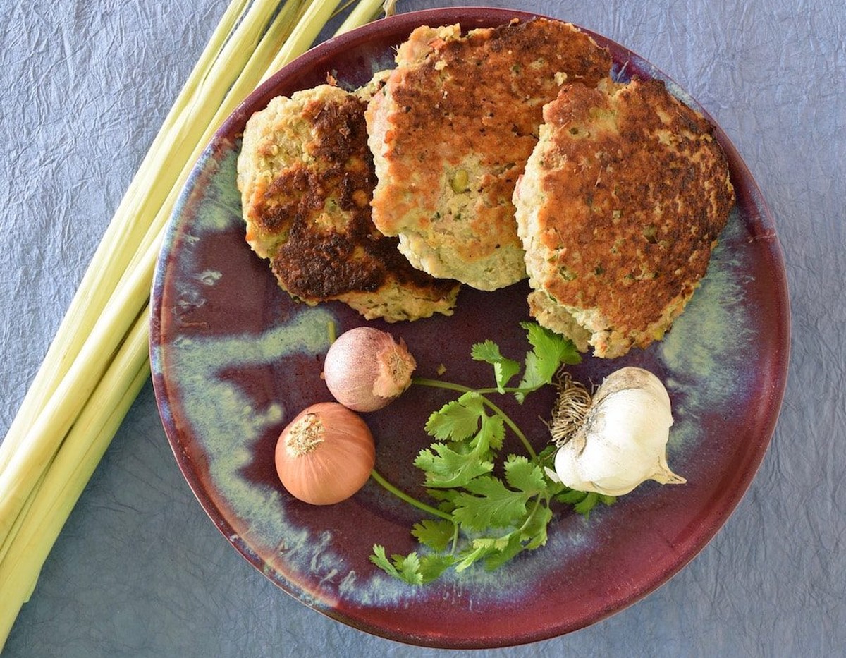 saik krok khmer kambodscha essen food würstchen fleisch https://feralcooks.com/cambodian-sausage-saik-krok-khmer/