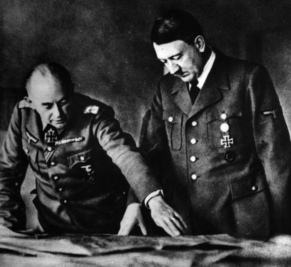 Hitler (r.) und seine Generäle unterschätzten den Widerstandswillen der Russen.  