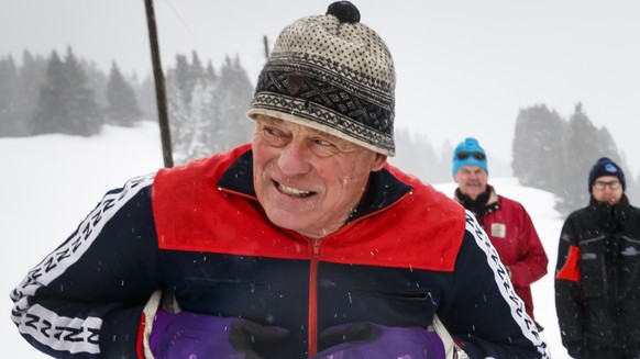 Pascal Gertsch (a gauche), medecin generaliste passionne de ski de fond et de la Mongolie, s&#039;entraine avec de jeunes skieurs 
venus de Mongolie ce mardi 16 janvier 2018 au Chenit proche du Col du ...