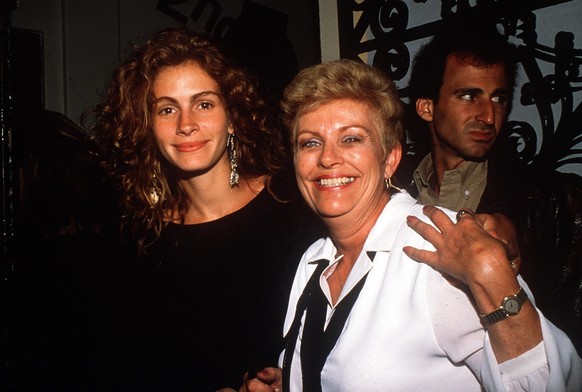 Julia Roberts with her mother Betty Lou Bredemus.