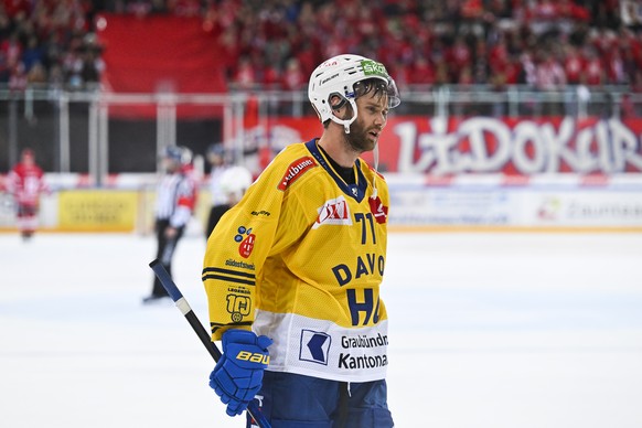 Davos&#039; Claude-Curdin Paschoud in Spiel 5 des Playoff 1/4 Final Eishockeyspiels der National League zwischen den Rapperswil-Jona Lakers und dem HC Davos, am Samstag, 2. April 2022, in der St. Gall ...