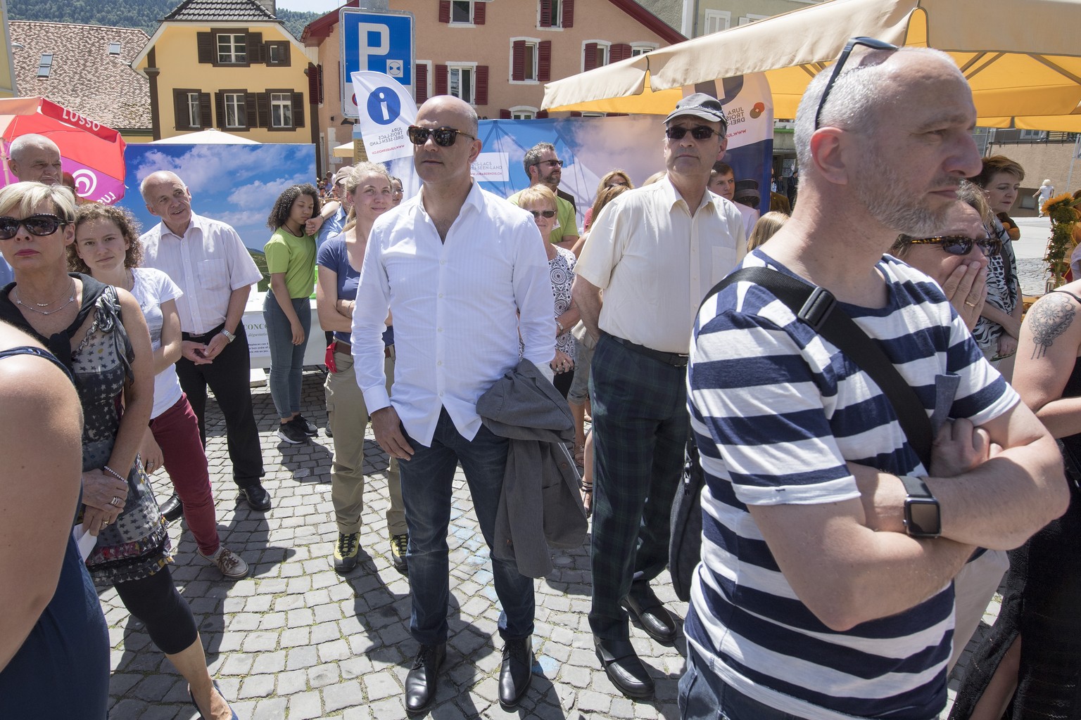 Die Landesregierung sucht in St.Imier den Kontakt zum Volk.