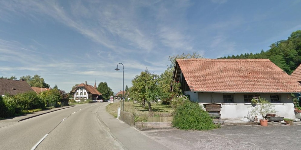 In der beschaulichen Berner Gemeinde Gampelen brodelt es.