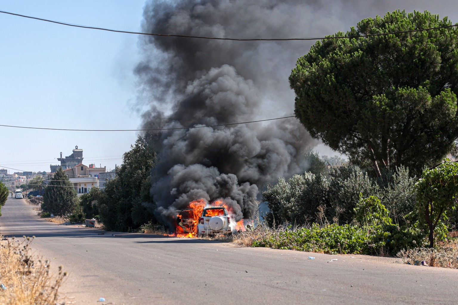 epa12240586 A vehicle ablaze amid ongoing clashes in the southern city of Sweida, 16 July 2025. Damascus deployed troops in the predominantly Druze province of Sweida after clashes between Druze fight ...