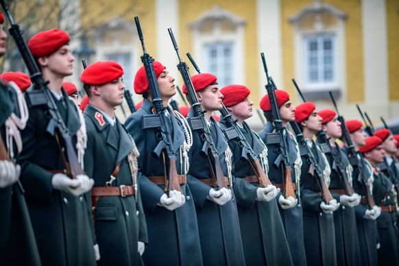 enns, austria, 27 feb 2026, military ceremony tag der wachtmeister on the main square, *** enns, �sterreich, 27. feb 2026, milit�rische zeremonie tag der wachtmeister auf dem hauptplatz, Copyright: xx