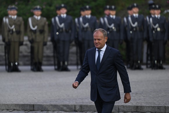 epa12342111 Polish Prime Minister Donald Tusk (C) attends a ceremony marking the 86th anniversary of the outbreak of World War II at the Monument to the Defenders of Westerplatte in the Westerplatte p ...