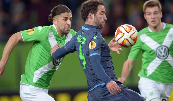 Ricardo Rodriguez kriegt es wieder mit Gonzalo Higuain zu tun.