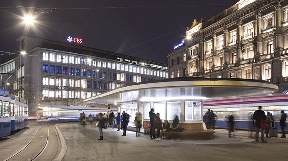 Die Schweizerische Nationalbank (SNB) attestiert den Grossbanken UBS und CS, dass sie für Krisenzeiten besser gewappnet sind als noch vor einem Jahr. Trotzdem sieht sie noch weiteren Handlungsbedarf.  ...