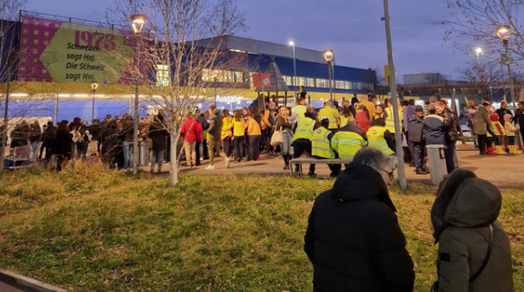 Am Samstag hat es in der Ikea-Filiale in Spreitenbach gebrannt. Kunden mussten daraufhin das Gebäude verlassen.