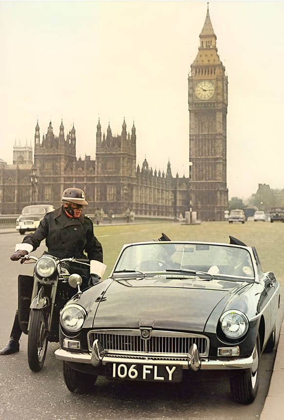POLICE 5 NEW SPEED COPS STAND OPEN MG ; 5 APRIL 1963, Copyright: Topfoto PUBLICATIONxINxGERxSUIxAUTxONLY UnitedArchivesIPU454310