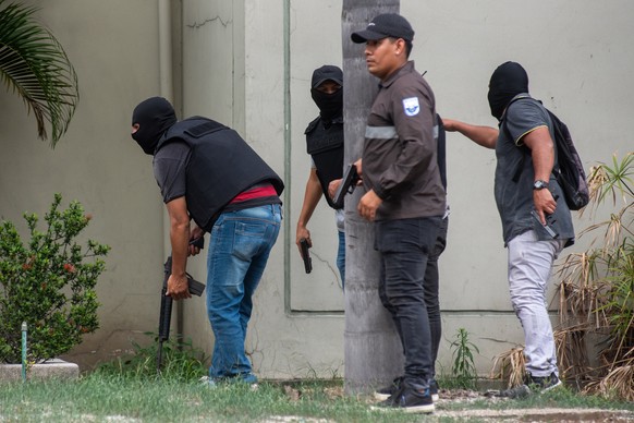 epaselect epa11066664 Police officers carry out an operation at the headquarters of TC television station where armed, hooded men entered and subdued staff during a live broadcast, in Guayaquil, Ecuad ...