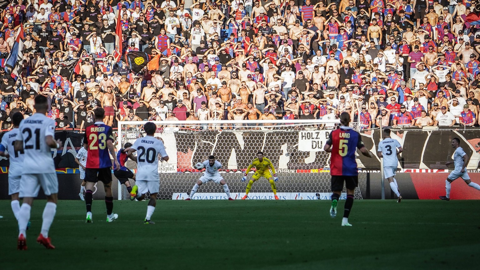 Fu�ball, ECL Quali, FC Basel - FK Tobyl Qostanai Torwart Mirko Salvi 13 Bildmitte 27.07.2023 FC Basel 1893 vs. FK Tobol Kostanay Tobol Qostanai aus Kasachstan - Fussball Herren, Europa-Conference-Leag ...