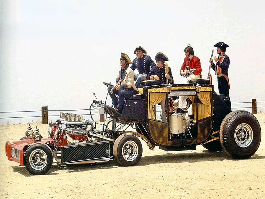 Raiders Koach for Paul Rever and the Raiders - by George Barris.
https://www.hagerty.com/media/advice/piston-slap/piston-slap-whatever-happened-to-george-barris-raiders-coach/