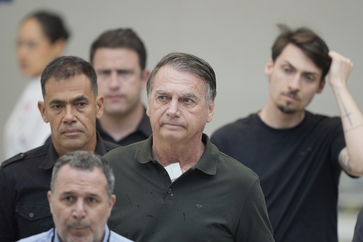 Former President Jair Bolsonaro, temporarily allowed out of house arrest for medical treatment, departs a hospital in Brasilia, Brazil, Sunday, Sep. 14, 2025. (AP Photo/Eraldo Peres)
Brazil Bolsonaro  ...