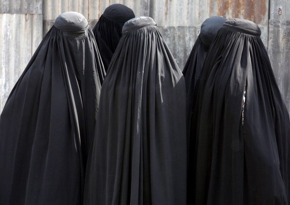 Wie die Burka kann man auch Sprache zu einem unsinnigen Polit-Fetisch aufbauschen.