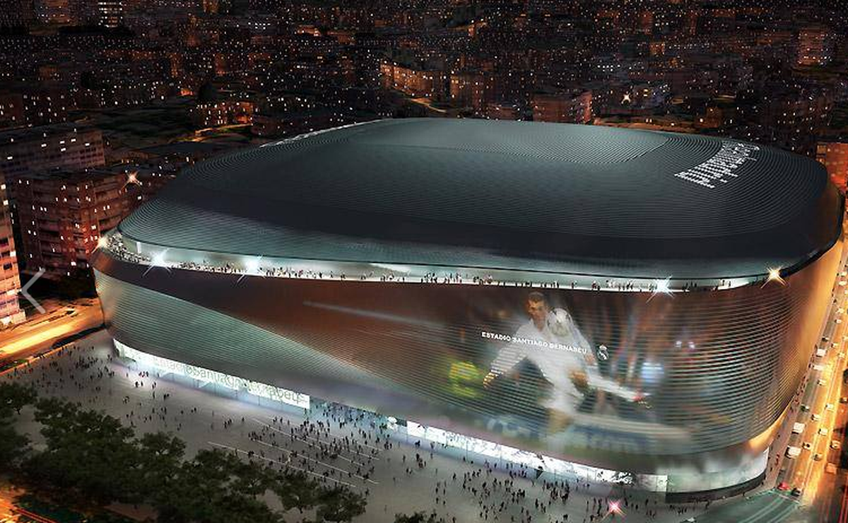 So soll die riesige Videowand an der Fassade des neuen Bernabeu einmal aussehen: Hier schiesst Zinedine Zidane das entscheidende Tor im Champions-League-Final 2002 gegen Bayer Levekusen.