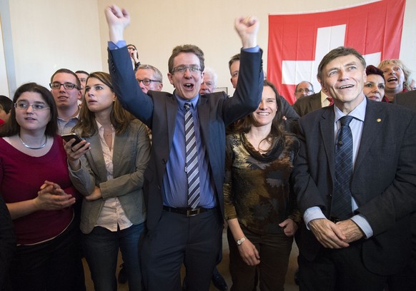Stramm linientreu: Rösti bejubelt das Ja zur Zuwanderungsinitiative am 9. Februar 2014.
