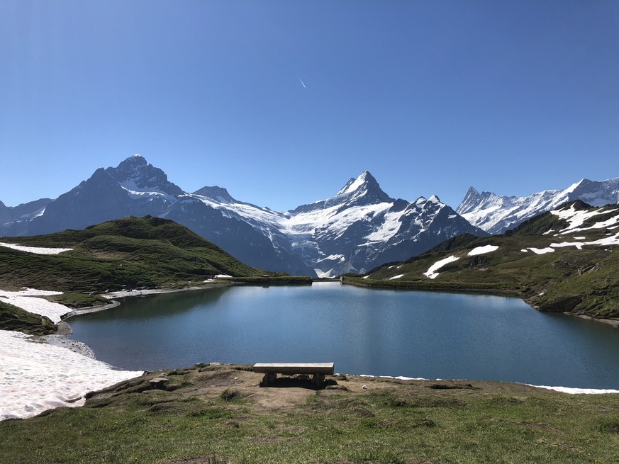 Rauszeit Schönste Aussichtsbänkli der Schweiz Aussichtssitzbank Sitzbank Bankgeheimnisse Verein für Bankkultur Bachalpsee