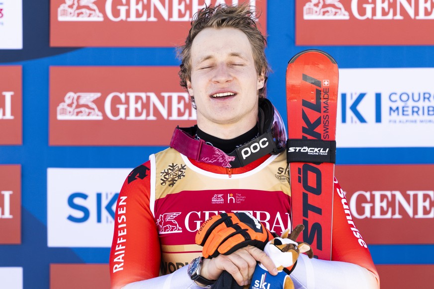 epa10472949 Winner Marco Odermatt of Switzerland reacts on the podium after the men&#039;s giant slalom race at the FIS Alpine Skiing World Championships in Courchevel, France, 17 February 2023. EPA/J ...