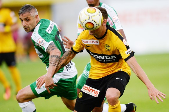 23.07.2016; St.Gallen; Fussball Super League - FC St.Gallen - BSC Young Boys; Mario Mutsch (St.Gallen) gegen Jan Lecjaks (YB)
(Steffen Schmidt/freshfocus)