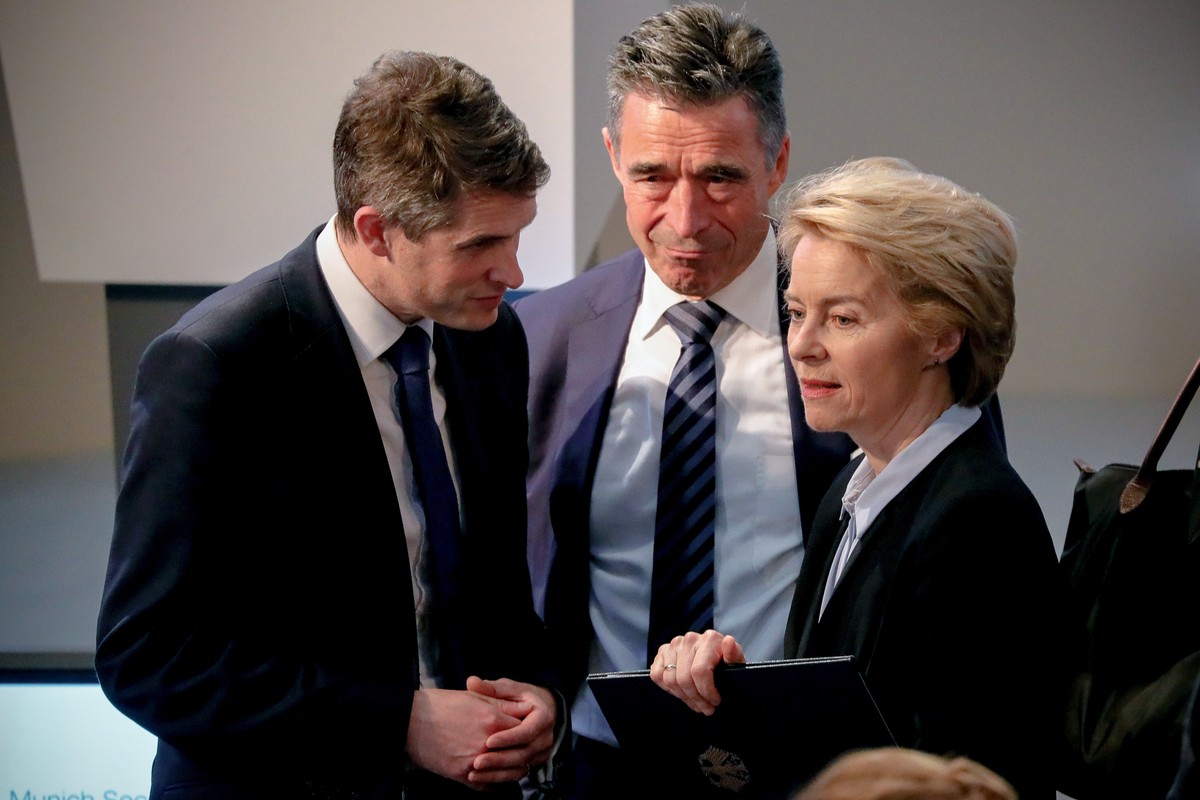epa07372218 (L-R) Britain's Secretary of State for Defence Gavin Williamson, former Danish Prime Minister and Secretary General of the North Atlantic Treaty Organization (NATO), Anders Fogh Rasmu ...