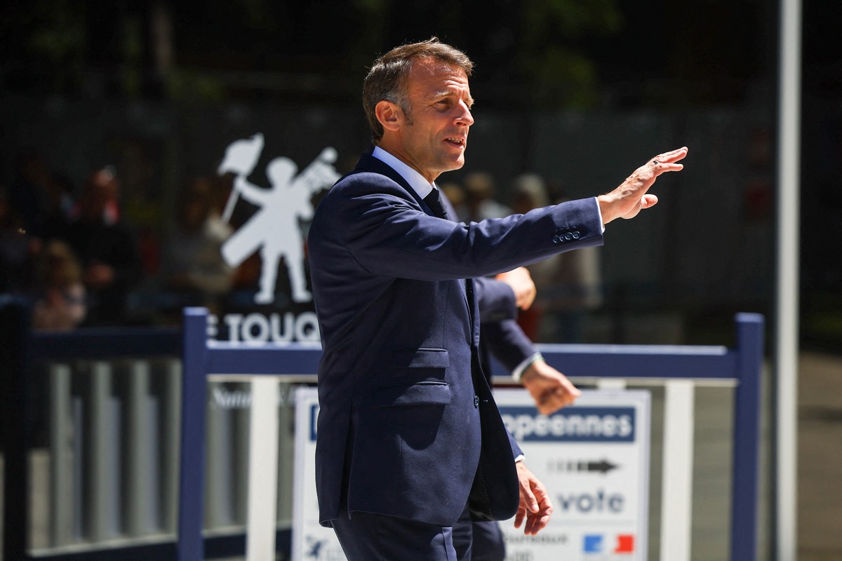 epa11399770 French President Emmanuel Macron gestures after voting for the European Parliament election, in Le Touquet-Paris-Plage, France, 09 June 2024. EPA/Hannah McKay / POOL MAXPPP OUT