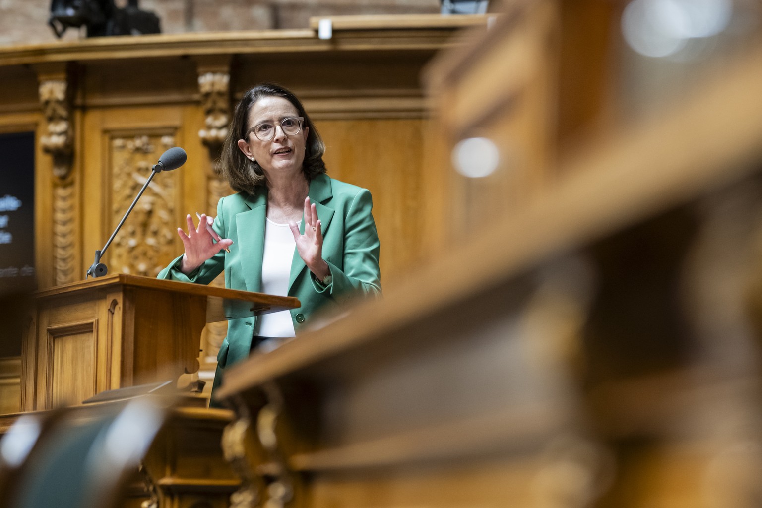 Susanne Vincenz-Stauffacher, FDP-SG, stellt eine Frage waehrend der Debatte zur Individualbesteuerung, an der Sondersession des Nationalrats, am Mittwoch, 7. Mai 2025 im Nationalrat in Bern. (KEYSTONE ...