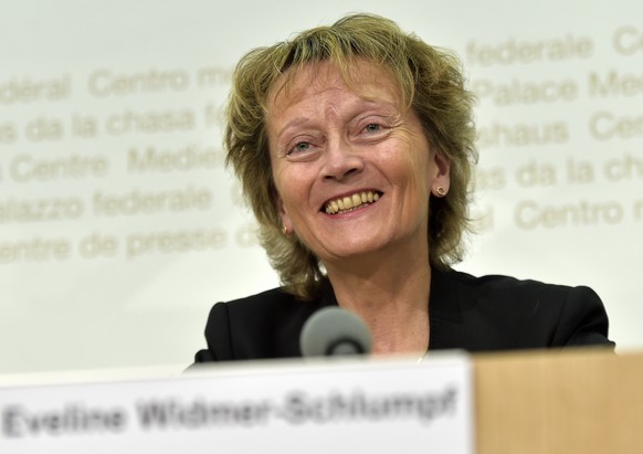 Bundesraetin Eveline Widmer-Schlumpf an einer Medienkonferenz am Mittwoch, 28. Oktober 2015 in Bern. BDP-Finanzministerin Eveline Widmer-Schlumpf hat sich entschieden, dass sie nicht mehr als Bundesra ...
