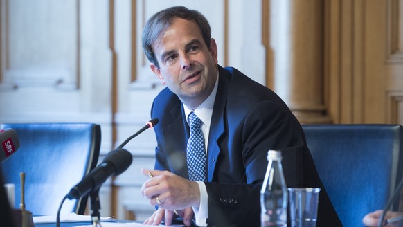 ZUR MITTEILUNG DER CVP-FINDUNGSKOMMISSION, DASS DER ZUGER NATIONALRAT GERHARD PFISTER DER EINZIGE BEWERBER FUER DIE NACHFOLGE DES CVP-PRAESIDIUM IST, STELLEN WIR IHNEN AM MONTAG 15. FEBRUAR 2016 FOLGE ...