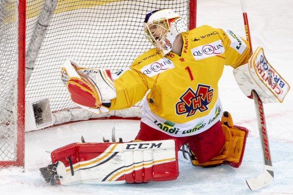 Biels, Goalie Jonas Hiller, waehrend dem ersten Playoff Halbfinalspiel der National League, zwischen dem SC Bern und dem EHC Biel, am Dienstag 26. Maerz 2019 in der Postfinance Arena in Bern. (KEYSTON ...