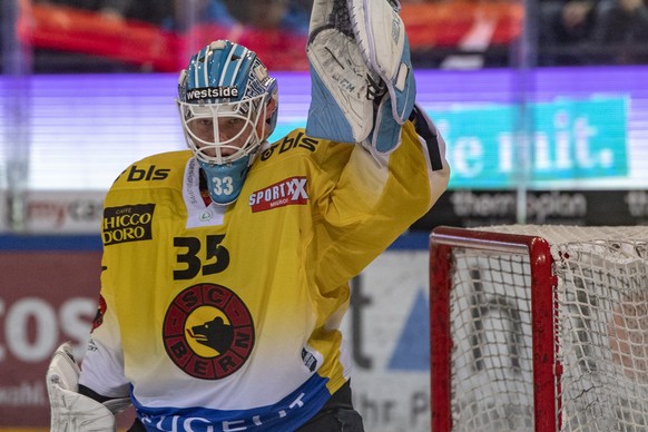 Torhueter Tomi Karhunen von Bern Eishockey Meisterschaftsspiel in der Qualifikation der National League zwischen dem EV Zug und dem SC Bern vom Montag, 23. Dezember 2019 in Zug. (KEYSTONE/Urs Flueeler ...