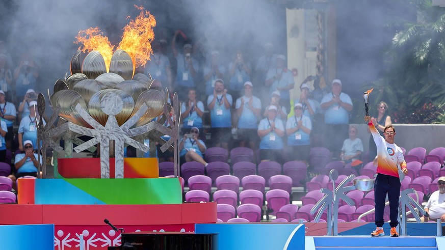 June 5, 2022: Athlete CHRIS NIKIC lights the Olympic Cauldron during the Opening Ceremonies of the 2022 USA Special Olympics at Exploria Stadium in Orlando, Fl on June 5, 2022. - ZUMAk149 20220605_zsp ...