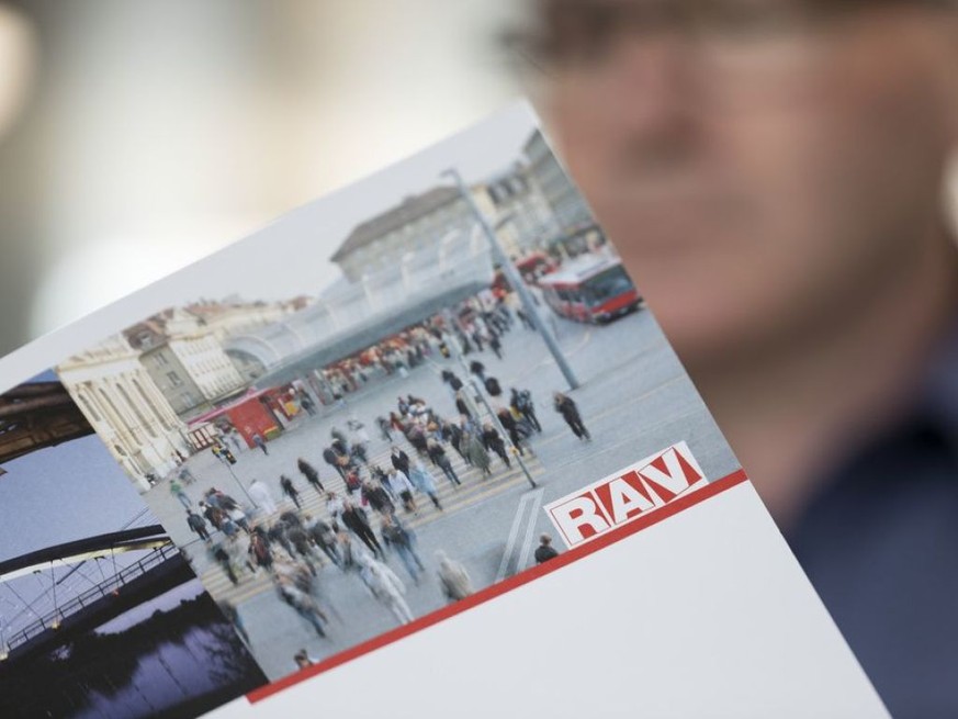 In der Schweiz haben 84,2 Prozent der Wohnbevölkerung zwischen 15 und 64 Jahren eine Stelle. Nur in Island ist die Erwerbsquote noch höher. Da in der Schweiz aber überproportional viel Teilzeit gearbe ...