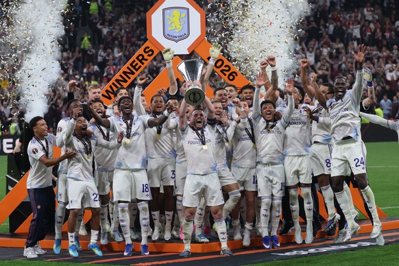 epa12979584 John McGinn of Aston Villa lifts the trophy after winning the UEFA Europa League final between SC Freiburg and Aston Villa in Istanbul, Turkey, 20 May 2026. EPA/GEORGI LICOVSKI