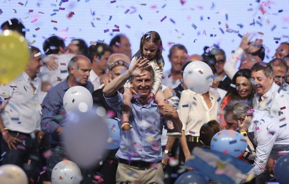 Nach zwölf Jahren mit linksgerichteten Regierungen in Argentinien hat am Sonntag der Wirtschaftsliberale Mauricio Macri die Wahlen gewonnen. 