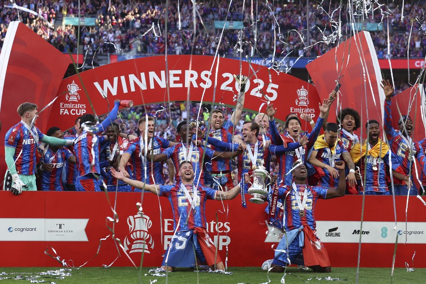 Crystal Palace players celebrate with the trophy after the FA Cup final between Manchester City and Crystal Palace at the Wembley Stadium in London, Saturday, May 17, 2025. (AP Photo/Ian Walton)
Brita ...