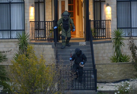 Polizeieinsatz im Villenviertel:&nbsp;Zwei der gefundenen Bomben wurden von einem Bombenentschärfungskommando vor Ort unschädlich gemacht.&nbsp;